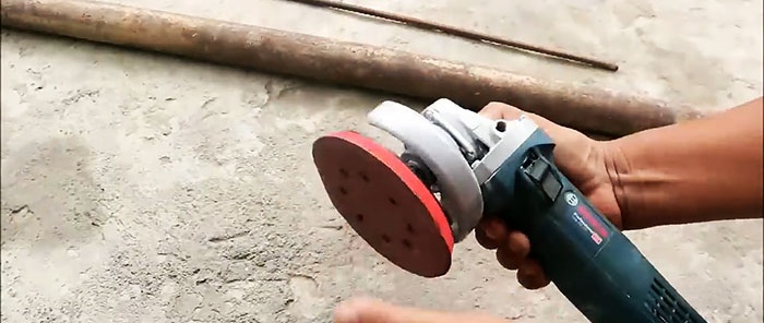 Homemade high-performance pump for pumping water driven by an angle grinder