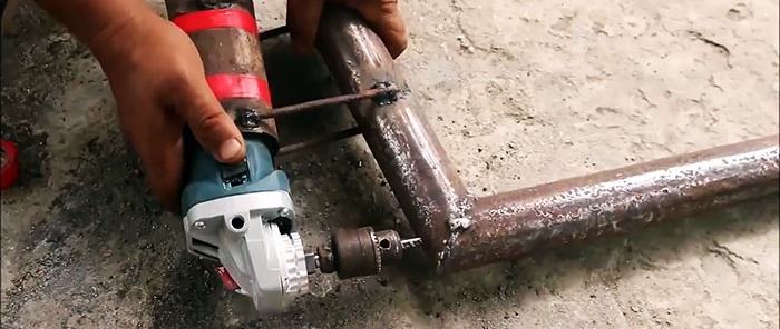 Homemade high-performance pump for pumping water driven by an angle grinder