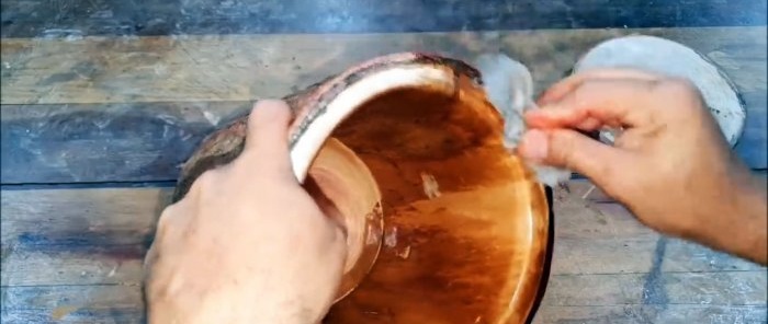 How to make a bread box from a piece of log