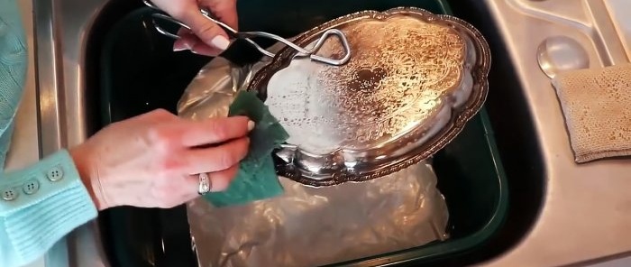 How to Clean Silverware Quickly