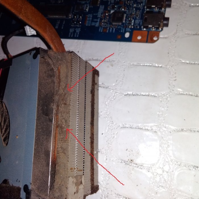 Cleaning the cooling system in a laptop