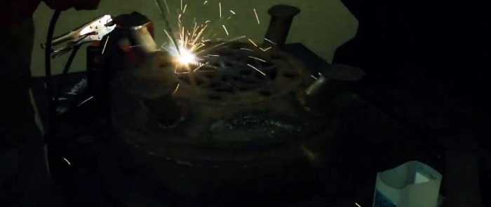 How to make a fire pit from an old wheel rim