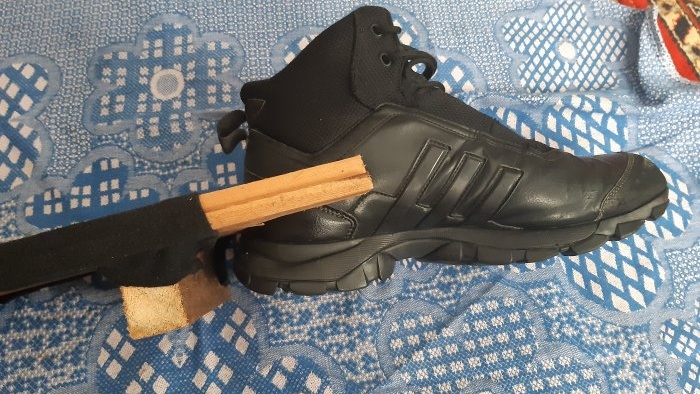 How to make a hands-free shoe remover