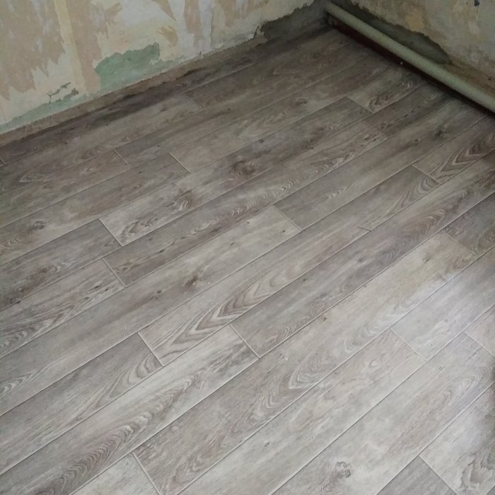 How to lay linoleum on a plank floor