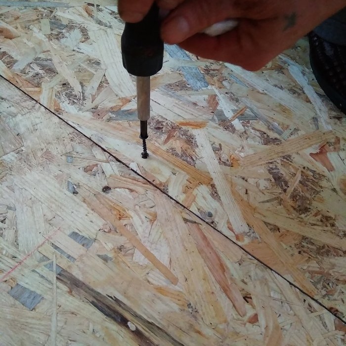 How to lay linoleum on a plank floor