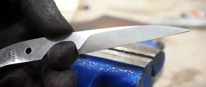 How to make a knife from broken scissors