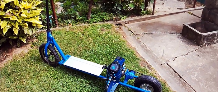 Scooter with a chainsaw engine and an angle grinder gearbox