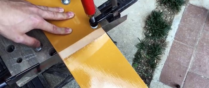 Anyone can make this lathe from a drill.