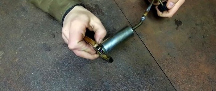 How to pump air into a can