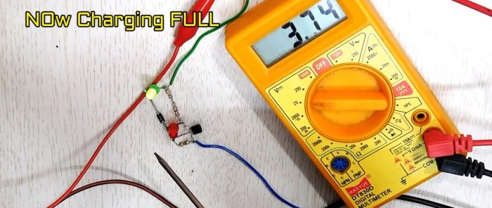 Simple 37V battery level indicator