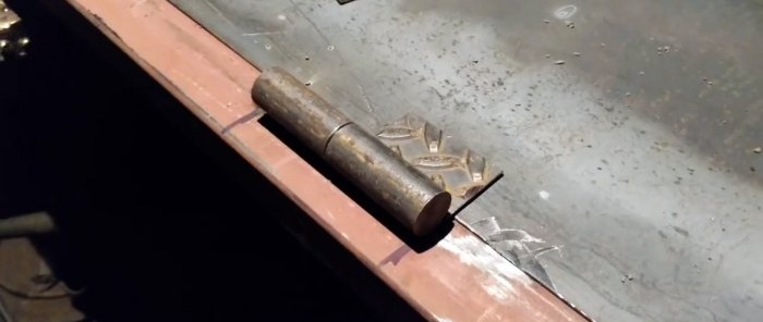 How to evenly and correctly weld hinges onto a steel door or gate