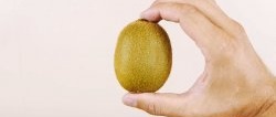 How to quickly peel a kiwi, mango or avocado