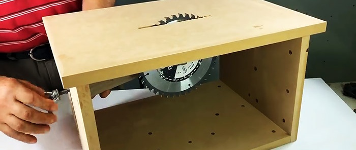 How to make a compact circular saw from a drill with adjustable cutting depth