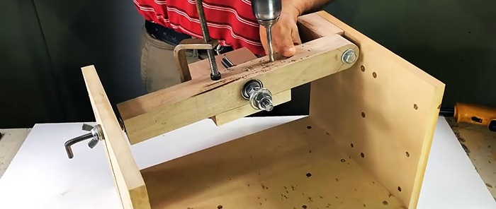 How to make a compact circular saw from a drill with adjustable cutting depth