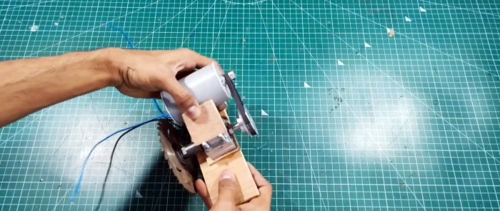 How to make a 12V mini circular saw