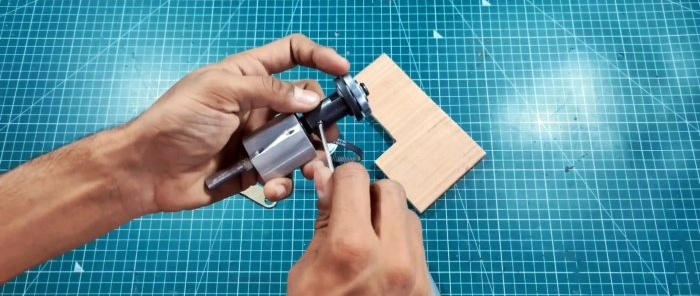 How to make a 12V mini circular saw