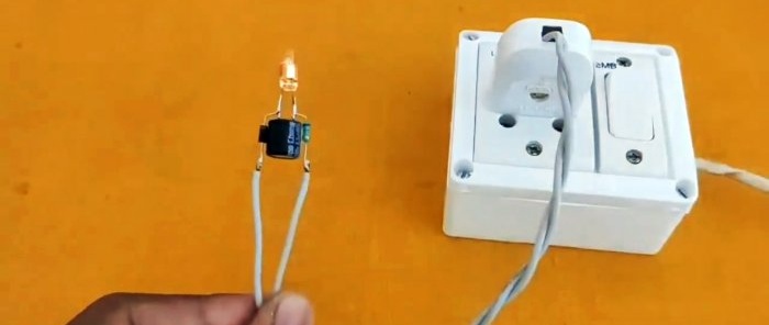 2 simple flashers for 220 V