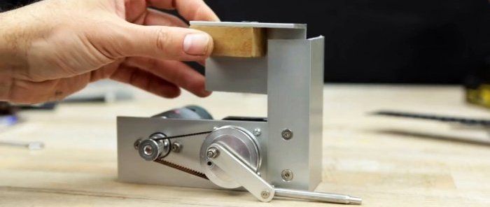 How to assemble a string jigsaw for figure cutting