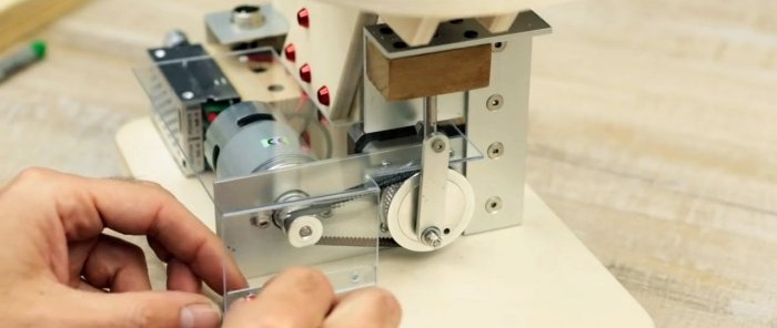 How to assemble a string jigsaw for figure cutting