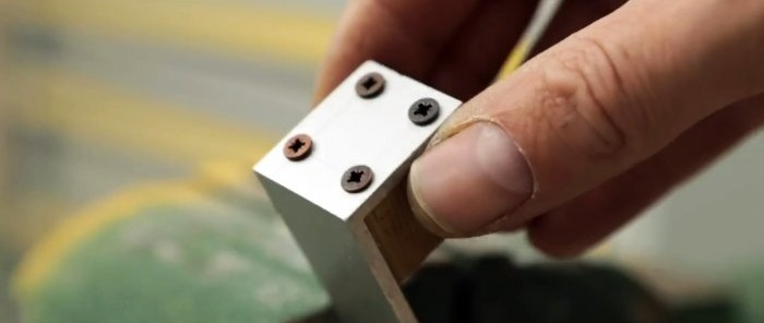 How to assemble a string jigsaw for figure cutting