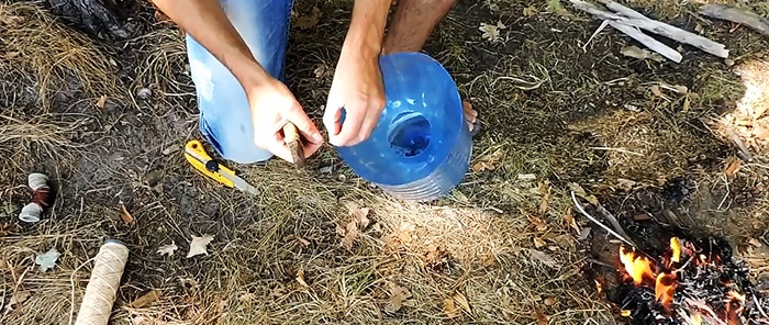 How to make a clamshell from a plastic bottle