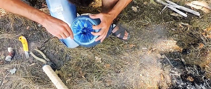 How to make a clamshell from a plastic bottle