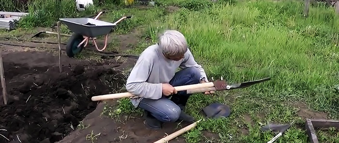 How to make a special shovel for those who have back pain 2 options