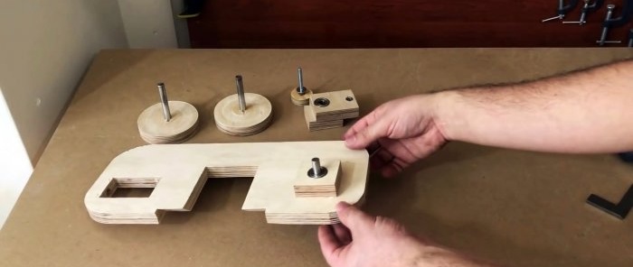 Homemade hand-held plywood band saw driven by a screwdriver