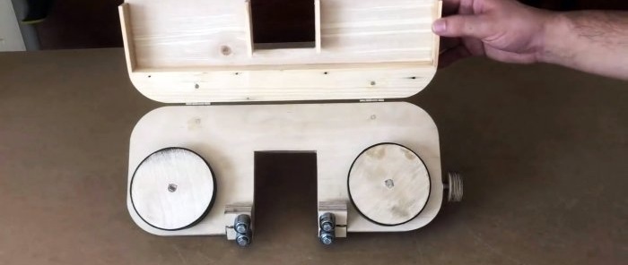 Homemade hand-held plywood band saw driven by a screwdriver