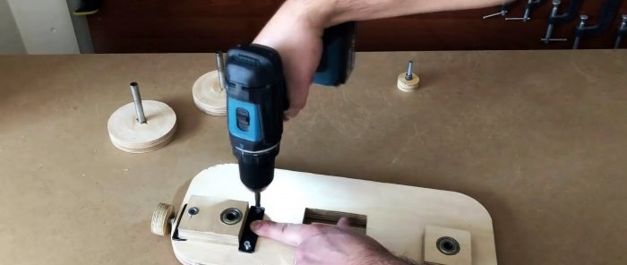 Homemade hand-held plywood band saw driven by a screwdriver