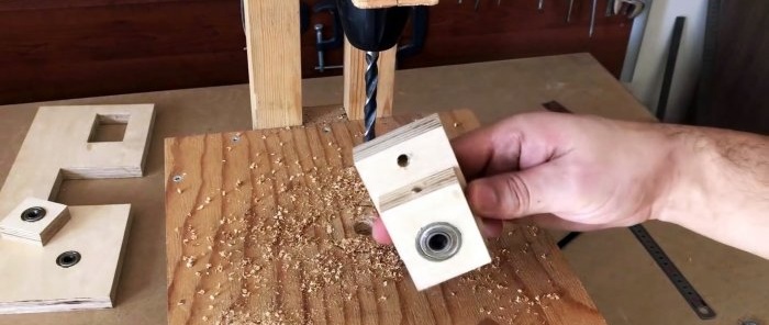 Homemade hand-held plywood band saw driven by a screwdriver