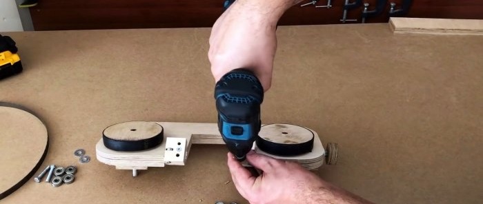 Homemade hand-held plywood band saw driven by a screwdriver