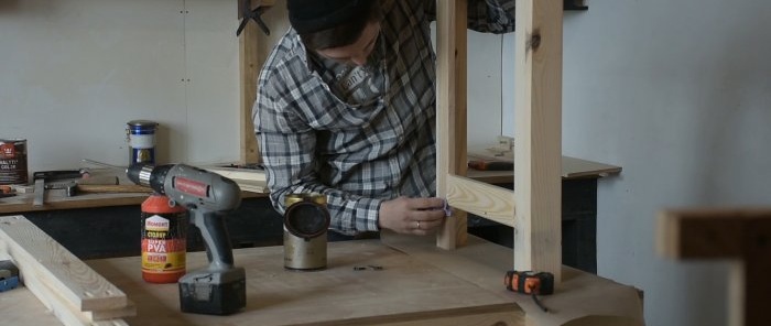 How to make a container for flowers from pallets