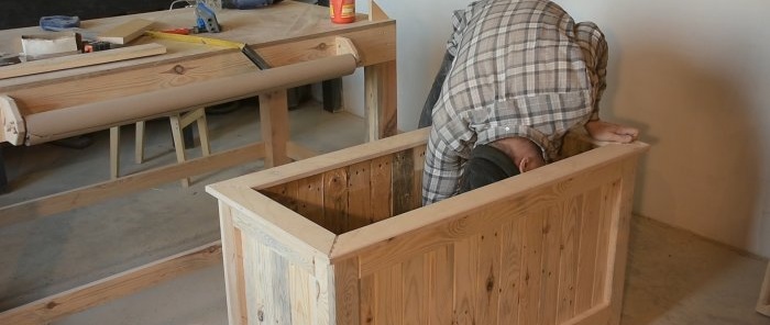 How to make a container for flowers from pallets