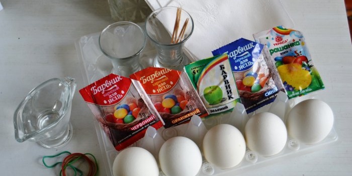 How to easily color eggs with food coloring