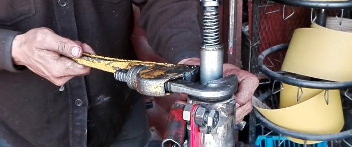 How to make a universal puller from a hydraulic jack