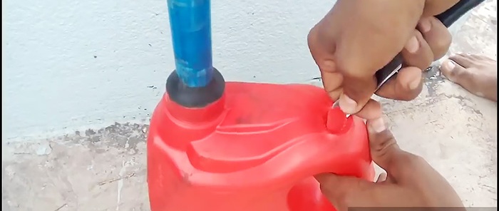 How to quickly and cheaply make a garden watering can from unnecessary trash