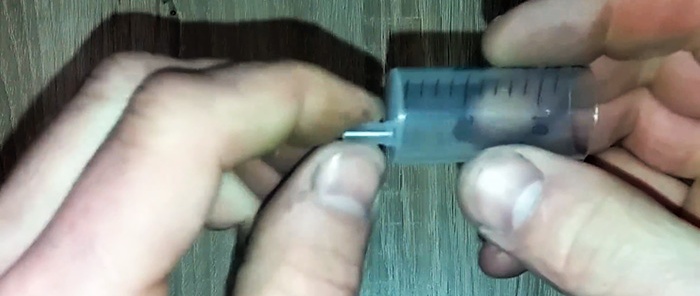 How to make a powerful 4-piston mini compressor from disposable syringes