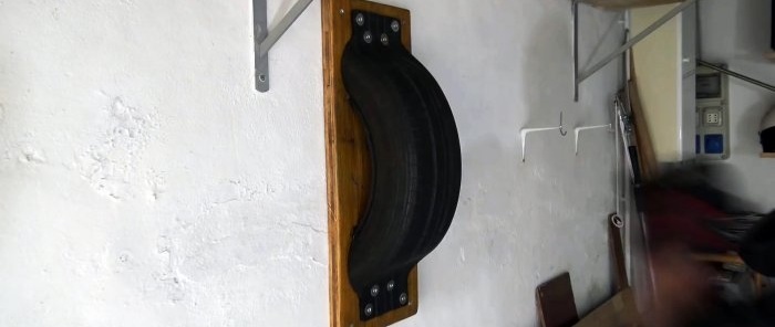 Making a wall-mounted compact boxing trainer from a tire