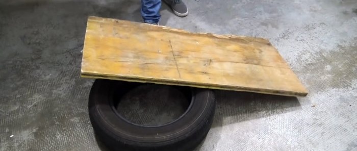 Making a wall-mounted compact boxing trainer from a tire