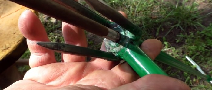 How to make a device for removing weeds by the root