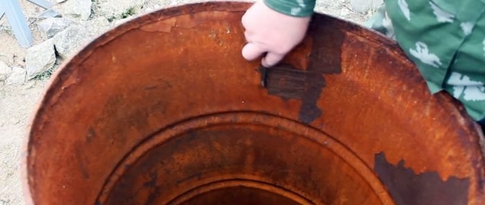 Repairing a leaky barrel in just 1 minute using the old-fashioned method