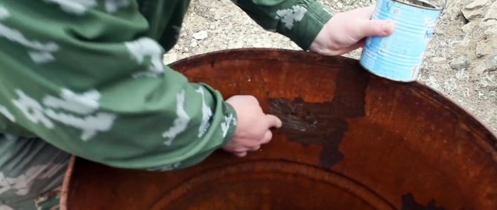 Repairing a leaky barrel in just 1 minute using the old-fashioned method