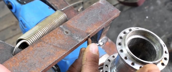 The simplest grinder from a bicycle hub grinder and a timing roller