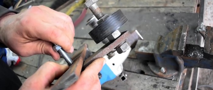 The simplest grinder from a bicycle hub grinder and a timing roller