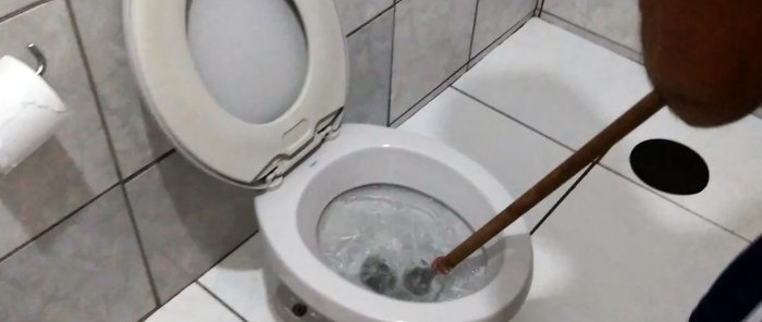 How to unclog a toilet with a plastic bottle