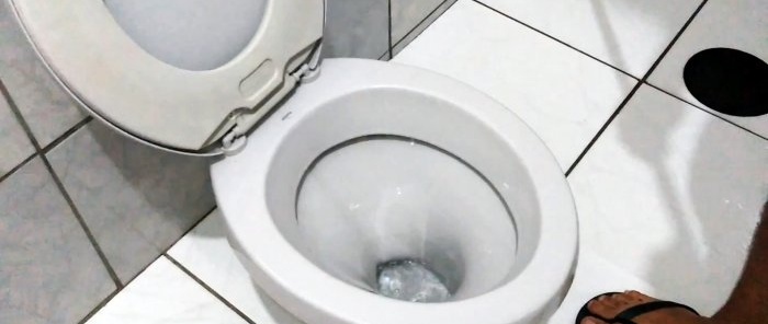 How to unclog a toilet with a plastic bottle