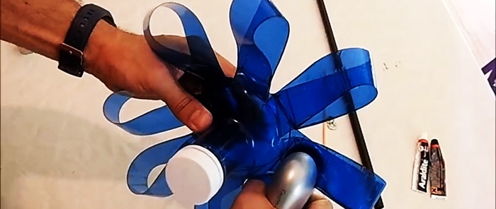 How to make a garden windmill from a plastic bottle