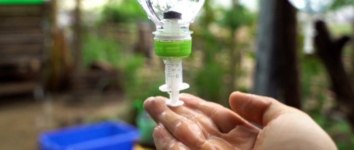 How to make a washbasin from a syringe and a plastic bottle