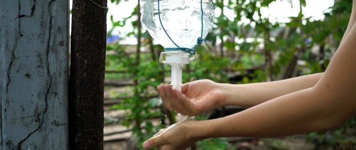 How to make a washbasin from a syringe and a plastic bottle